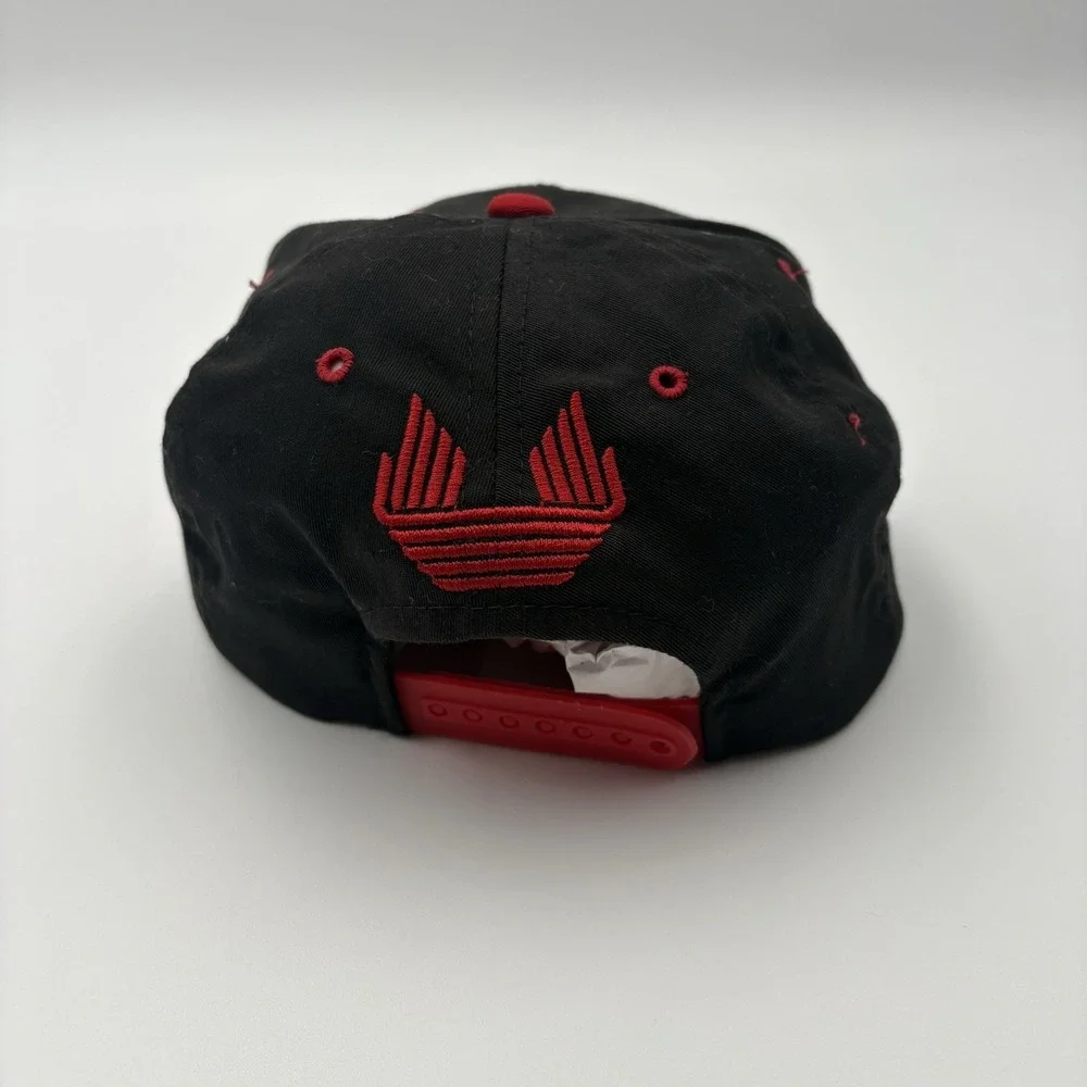 Vintage Adidas Chicago Bulls Snapback Hat NBA Red Black Embroidered Cap